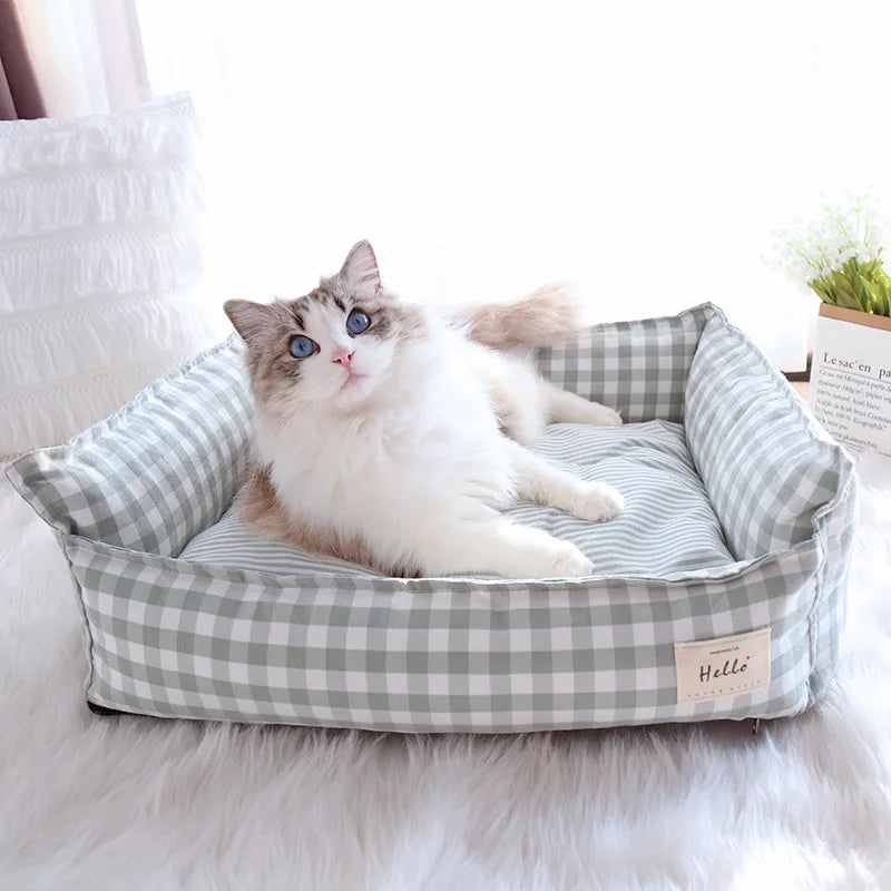 An enclosed dog bed with a hood — supplier photograph 3 of 12