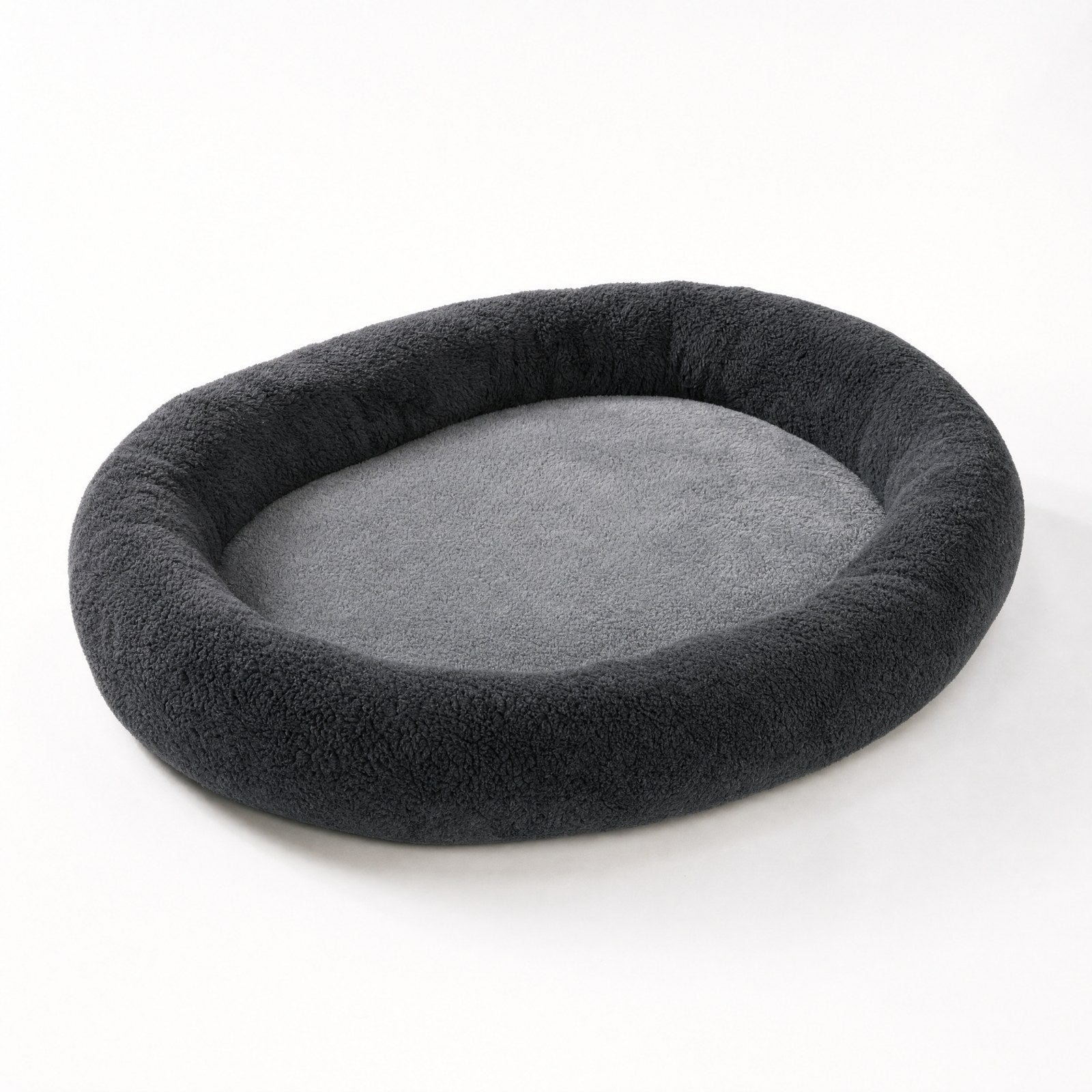 The oval bed seen at an angle, showing the height of the rim