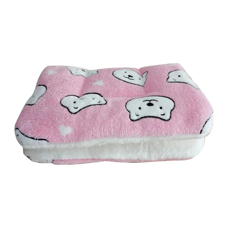 A white fleece mat for dogs — supplier photograph 7 of 10