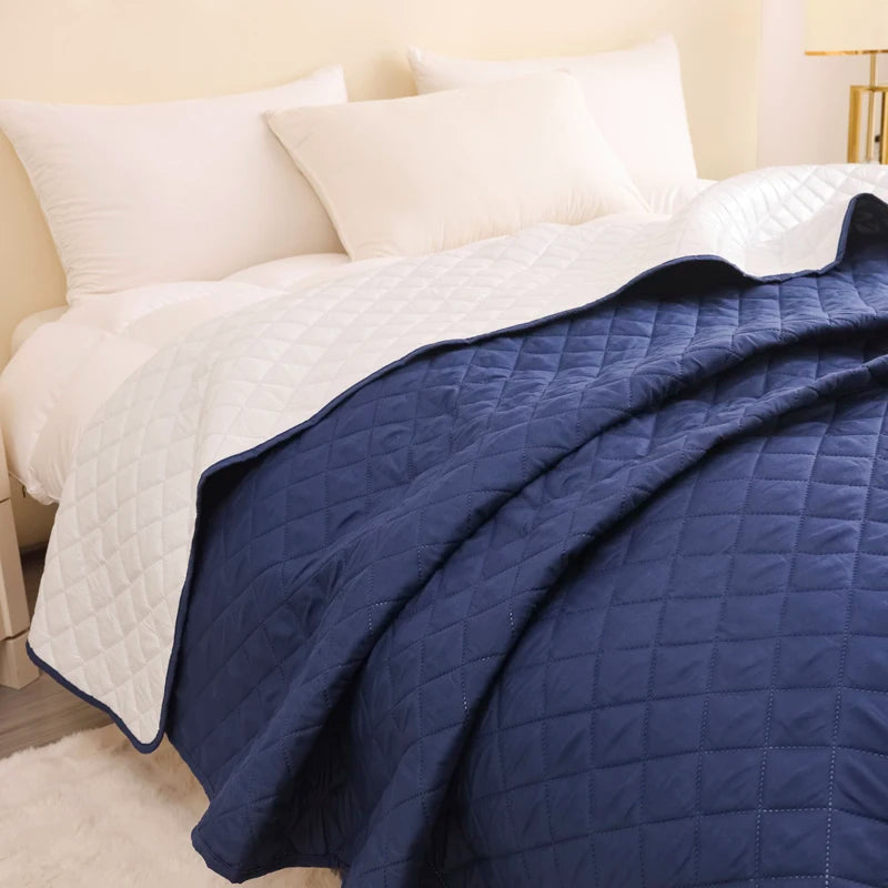 A waterproof quilted bed cover for dogs — supplier photograph 3 of 10