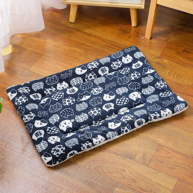 A grey fleece mat for dogs — supplier photograph 12 of 13