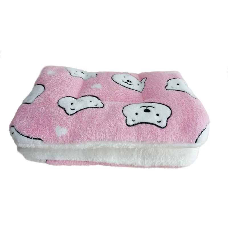 A white fleece mat for dogs — supplier photograph 9 of 10