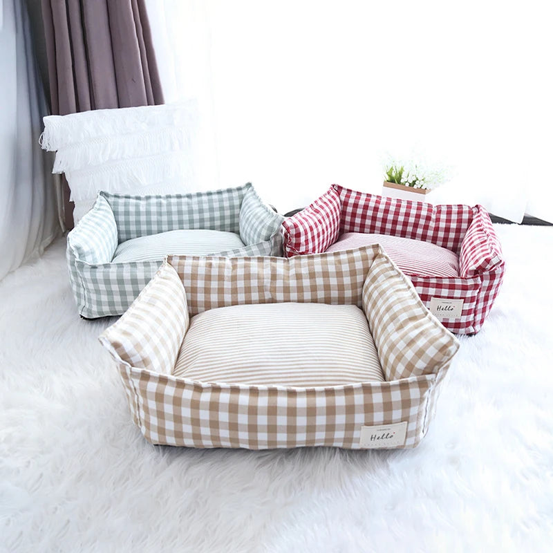 An enclosed dog bed with a hood — supplier photograph 4 of 12