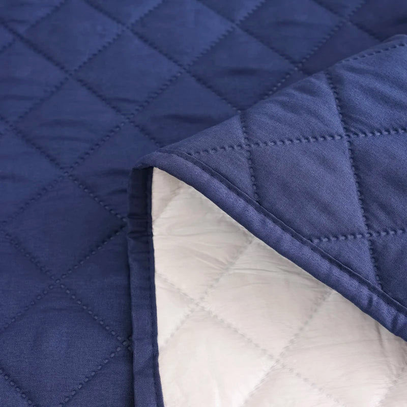 A waterproof quilted bed cover for dogs — supplier photograph 6 of 10
