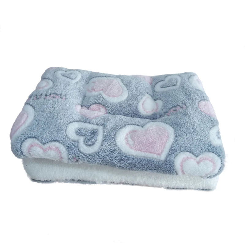 A white fleece mat for dogs — supplier photograph 3 of 10