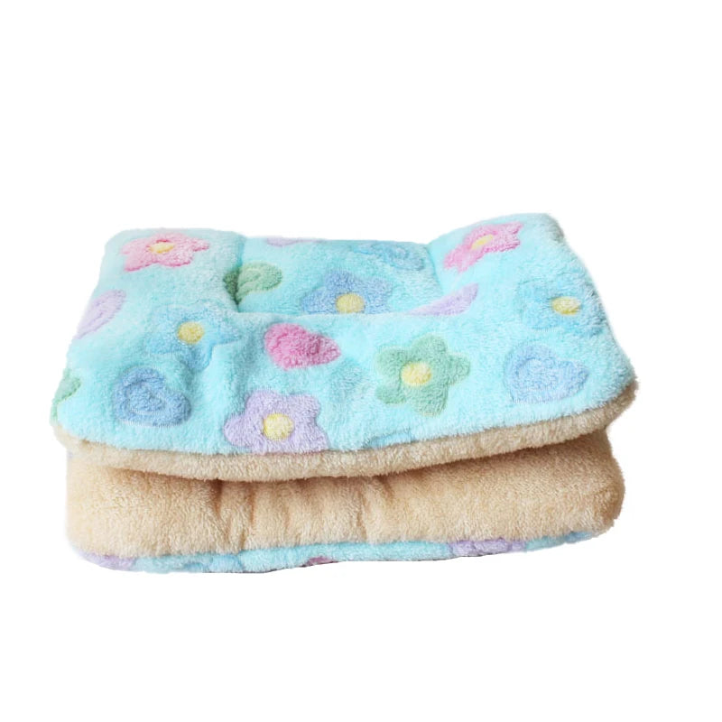 A white fleece mat for dogs — supplier photograph 8 of 10